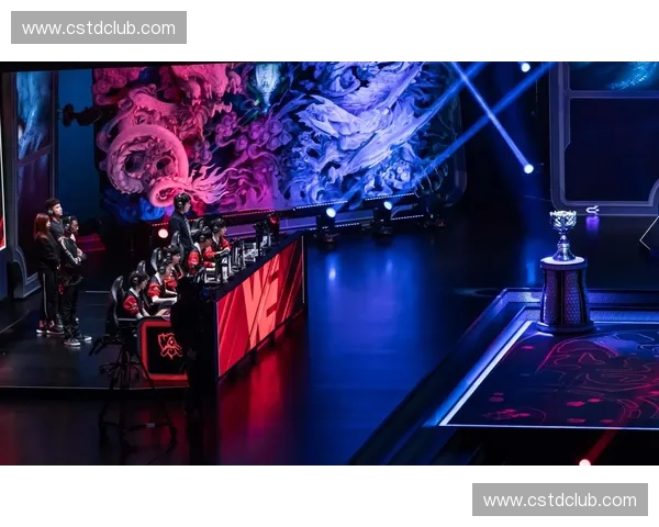 LOL线上直播生态解析从玩家互动到赛事经济全景剖析 LOL线上直播生态解析从玩家互动到赛事经济全景剖析